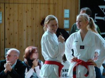 Jeanett Paukner und Helen Burghardt von TURA bei der Technik-Landesmeisterschaft (von links).