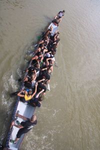 Standardboot von der Brücke gesehen