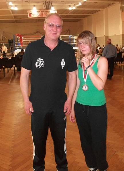 Tura-Boxerin Laura Zimmermann mit ihrem Trainer Klaus Becker