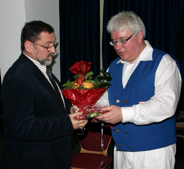 Orchesterleiter Wolfgang Schmidt und Klaus Hawranek