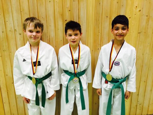 Turas Nachwuchs-Taekwondosportler Justin John, Hilmi Han Özyilmaz und Alper Seymen Altin